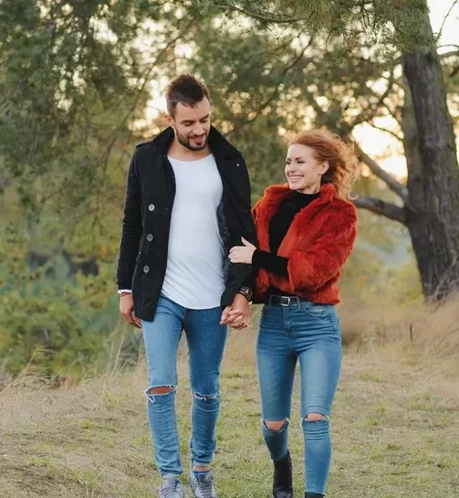 lovers-walking-hand-in-hand-in-autumn-park-2023-12-27-21-45-11-utc